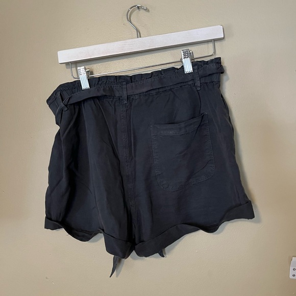 Aerie Paper Bag Cuffed Pull On Shorts - Picture 3 of 8